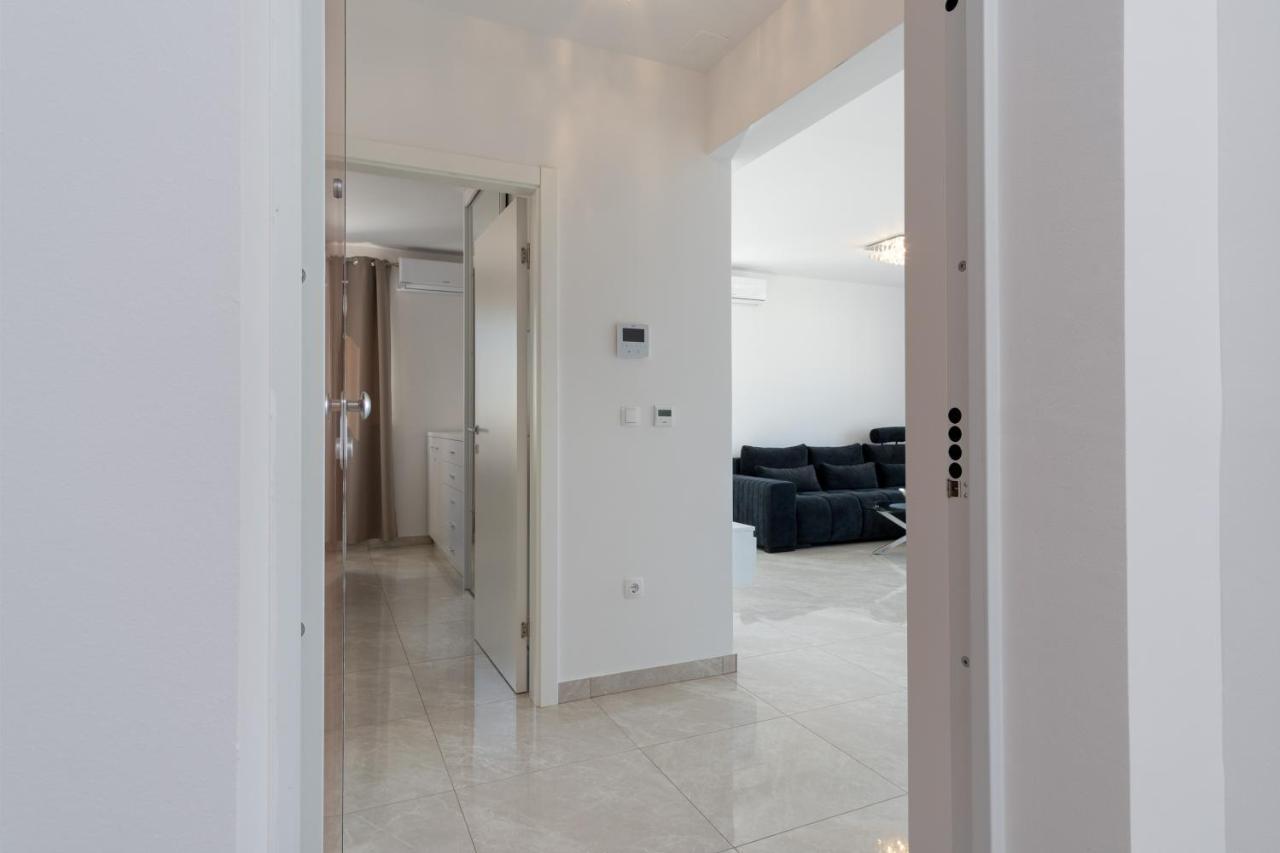Sea View Apartment With Parking - Dina Makarska Dış mekan fotoğraf