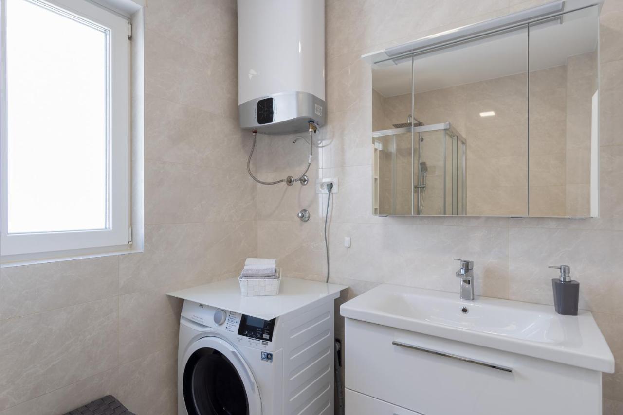 Sea View Apartment With Parking - Dina Makarska Dış mekan fotoğraf